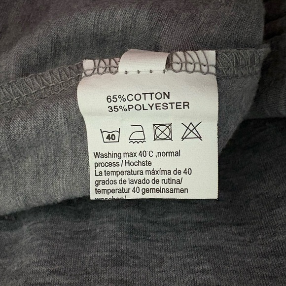 Soft Gray Glitter Look "Love" Red Heart Graphic Tee Size L - Picture 5 of 5